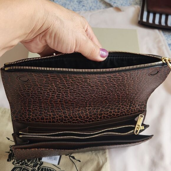 Burberry pebbled brown leather clutch - Picture 8 of 12